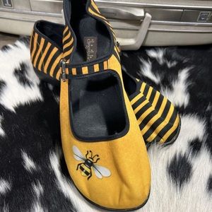 Hot Chocolate Design Mary Jane Shoes honey bee Rare 38 EUC
